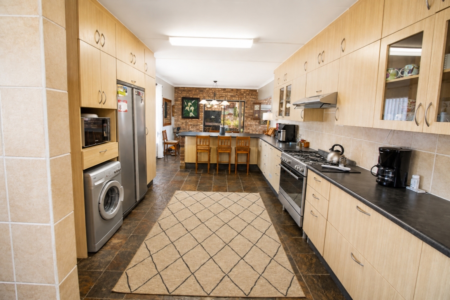 5 Bedroom Property for Sale in Wavecrest Eastern Cape